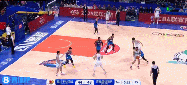 金年会体育攻防建功！杨瀚森站帽对手 随后空切顺下单臂暴扣