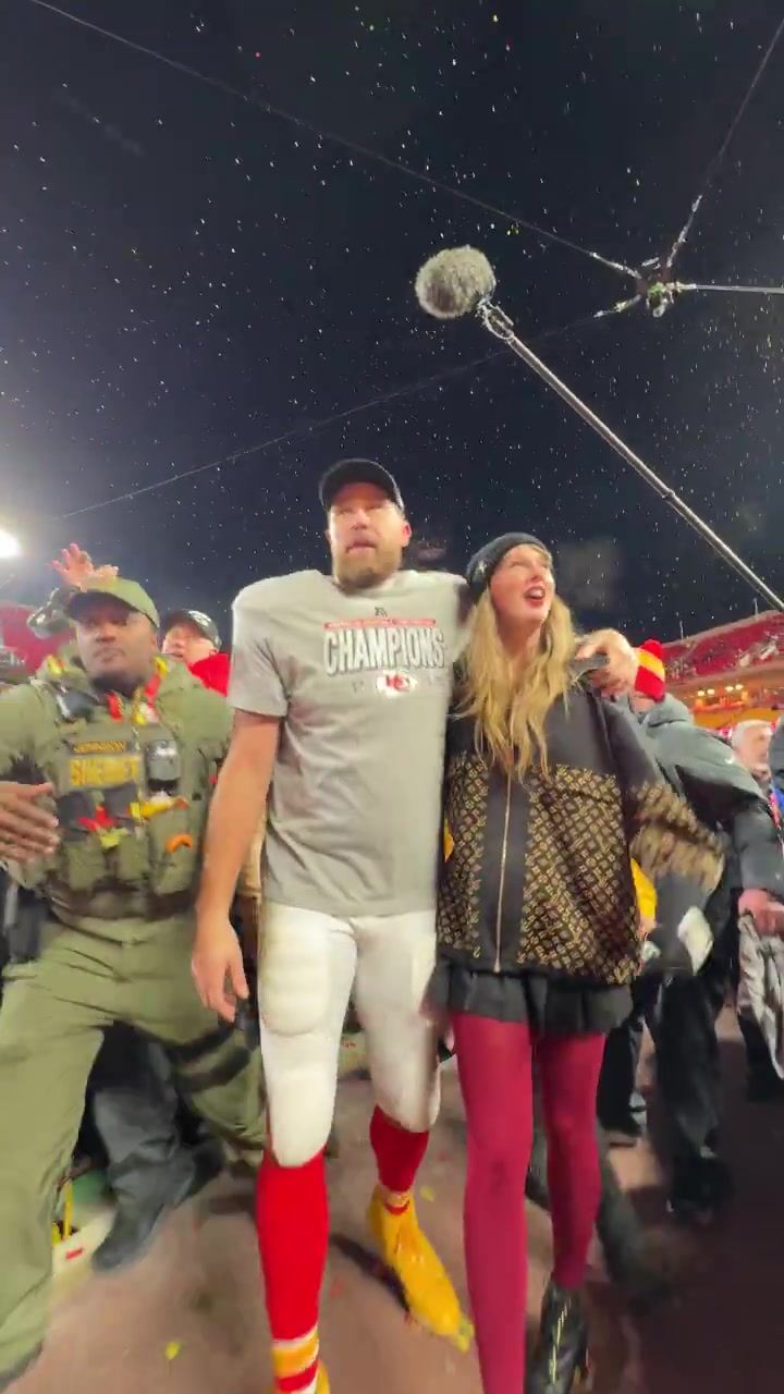 jinnianhui金年会甜蜜！酋长晋级超级碗，泰勒-斯威夫特进场与男友凯尔斯一起庆祝