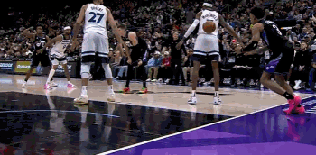 金年会金字招牌诚信至上今天没瞎打!乔治7中7砍23分3助&仅1次失误 上场比赛8中2且4失误