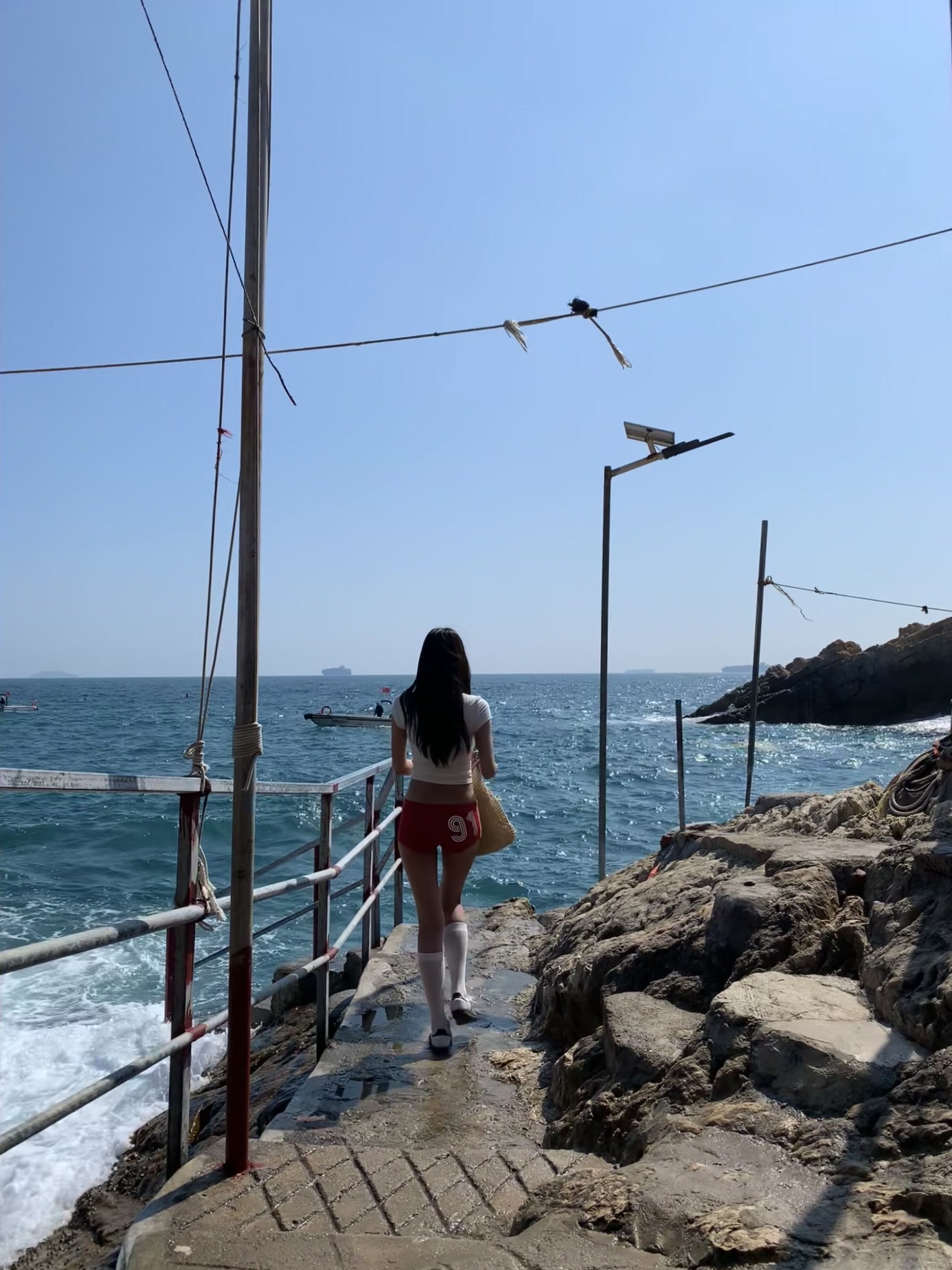 jinnianhui金年会真诚才是必杀技！LPL知名美女粉丝晒无P图照：腿长腰细三围爆 颜值更是没话说！