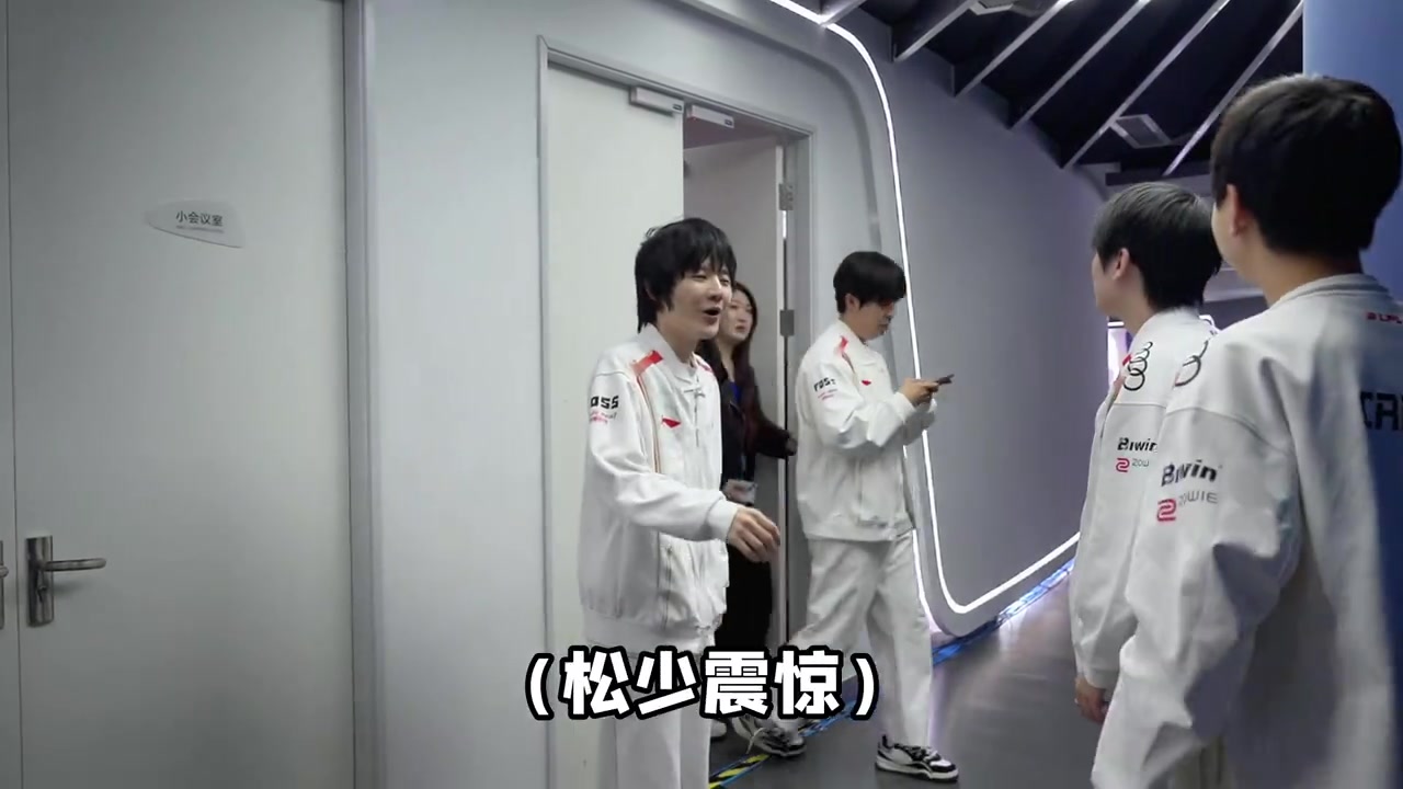 金年会金字招牌信誉至上TES分享后台选手花絮：小奶油碰瓷~