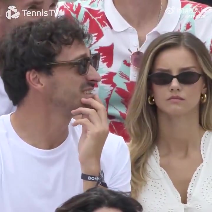 jinnianhui金年会⚽️👀🎾胡梅尔斯和女友现场观战ATP斯图加特站决赛